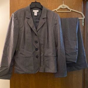 Grey suit with burgundy pinstripes. Worthington stretch. Size 14.